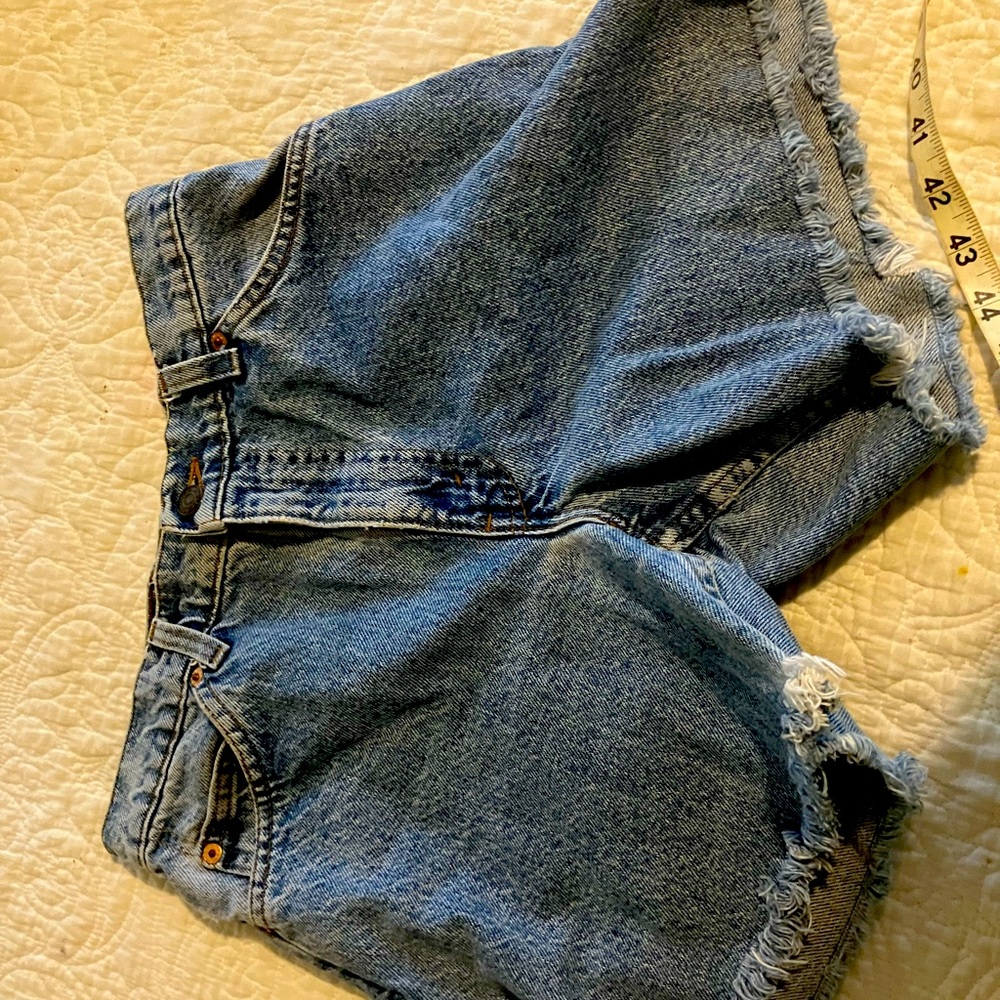 Levi’s 550 vintage cutoffs. Good condition. Classic see photos ask questions.